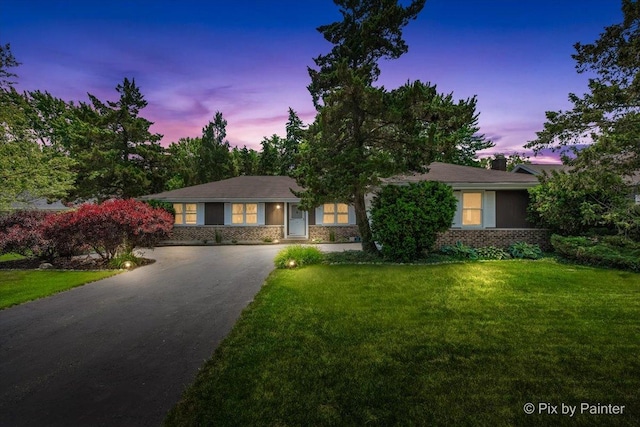 442 Kings Way, Mundelein, IL 60060 - single story home featuring asphalt driveway and a lawn