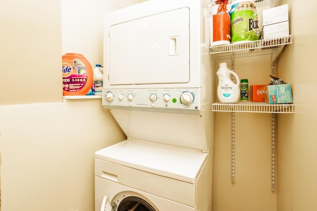 5142 S Greenwood Ave Unit 1, Chicago, IL 60615 - washroom with stacked washer and clothes dryer