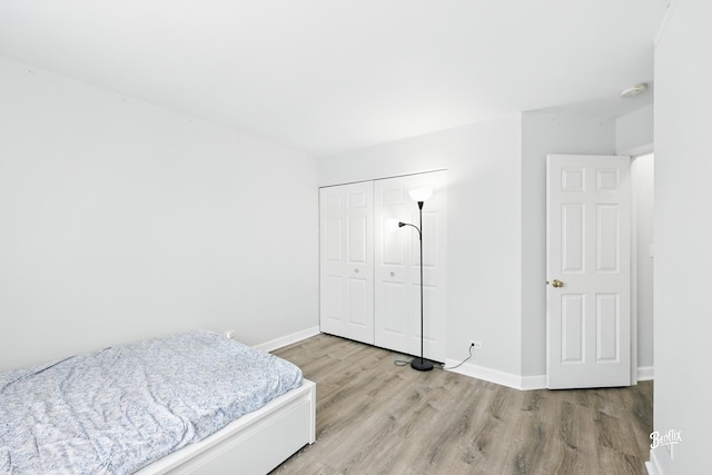 1272 Georgetown Way, Vernon Hills, IL 60061 - bedroom with wood finished floors and a closet