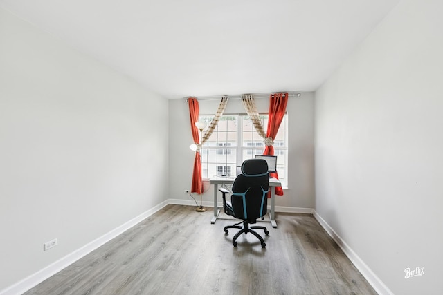 1272 Georgetown Way, Vernon Hills, IL 60061 - office space with wood finished floors and baseboards