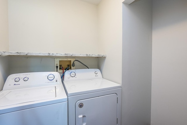 400-02 S Washington St, Braidwood, IL 60408 - laundry room featuring washing machine and dryer