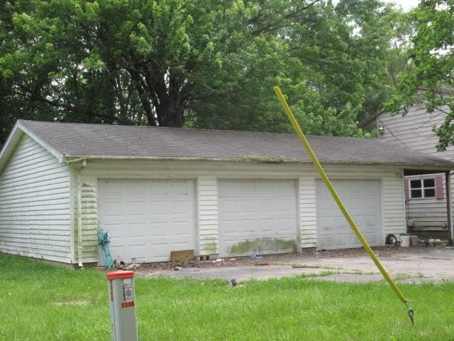 2238 Oakwood Ave, Danville, IL 61832 - view of detached garage