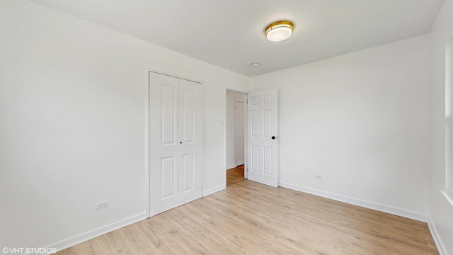 22201 Windsor Ct, Richton Park, IL 60471 - unfurnished bedroom featuring light wood-type flooring and a closet