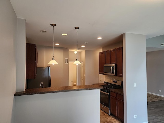 3169 Pearl St, Elgin, IL 60124 - kitchen featuring stainless steel appliances, dark countertops, recessed lighting, backsplash, and a peninsula