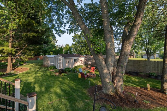 85 Fieldstone Dr, Lake Villa, IL 60046 - fenced backyard featuring a shed