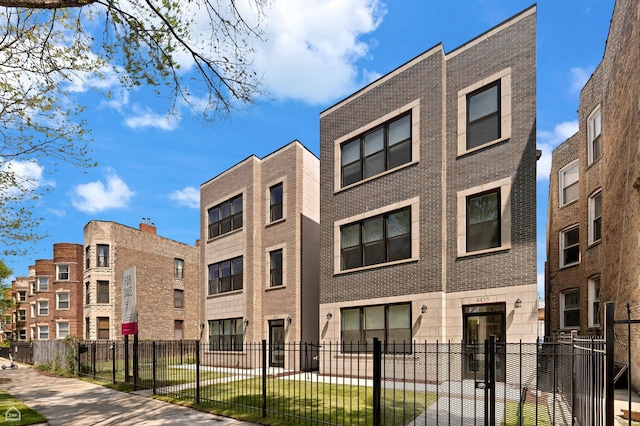 4435 S Prairie Ave, Chicago, IL 60653 - view of property with a fenced front yard