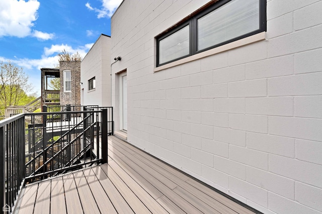 4435 S Prairie Ave, Chicago, IL 60653 - deck with stairs