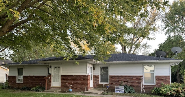 633 Meadow Lane St, Leroy, IL 61752 - ranch-style home with brick siding