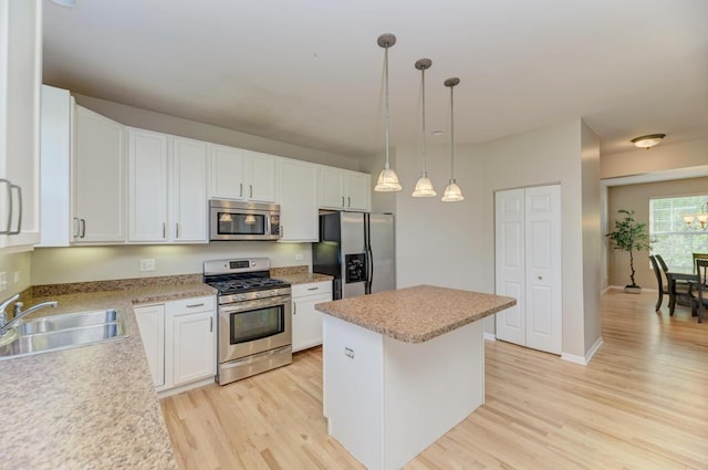 11703 Wolf Creek Ln, Plainfield, IL 60585 - kitchen with appliances with stainless steel finishes, a kitchen island, light wood-style flooring, and light countertops
