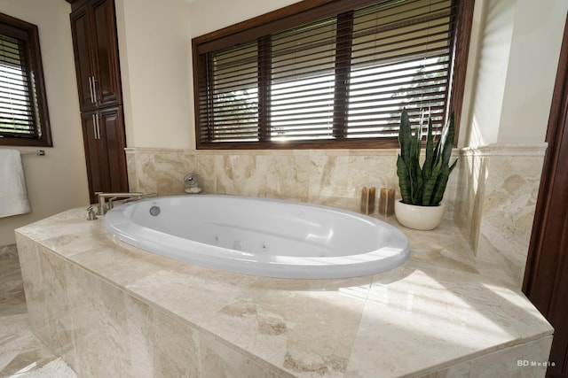 7 Bell Oak Ln, Lemont, IL 60439 - full bath featuring a whirlpool tub
