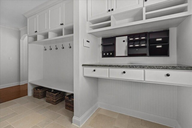1111 Seneca Rd, Wilmette, IL 60091 - mudroom with baseboards