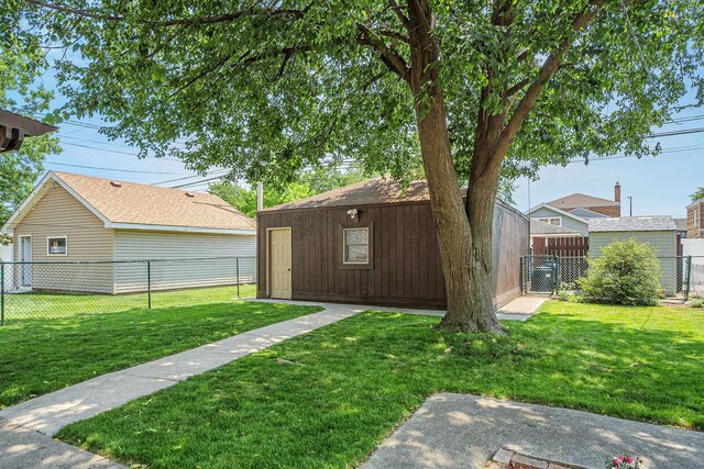 7805 W Farragut Ave, Chicago, IL 60656 - view of yard