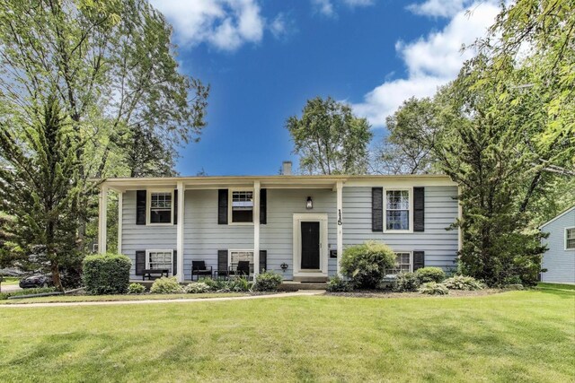 115 Circle Dr W, Montgomery, IL 60538 - split foyer home featuring a front yard