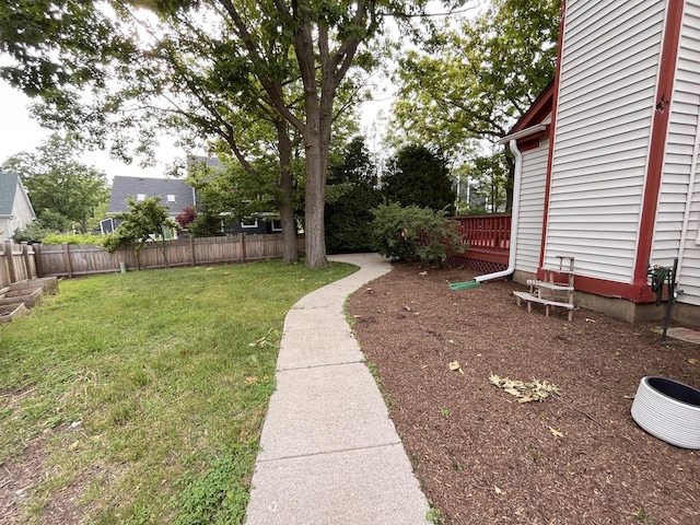 10 Chestnut Ct E, Buffalo Grove, IL 60089 - view of yard featuring a deck