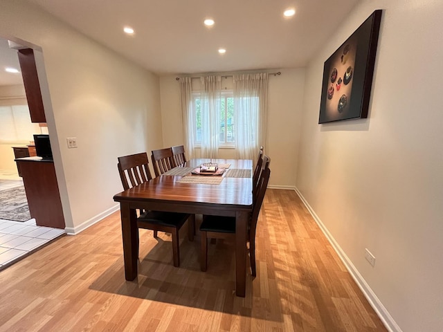 10 Chestnut Ct E, Buffalo Grove, IL 60089 - dining space featuring recessed lighting and light wood-style floors