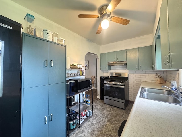 901 N Knox St, Princeton, IL 61356 - kitchen with appliances with stainless steel finishes, under cabinet range hood, ceiling fan, light countertops, and backsplash