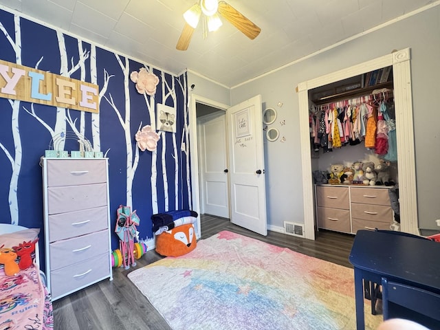 901 N Knox St, Princeton, IL 61356 - bedroom with dark wood-style flooring, crown molding, a closet, and ceiling fan