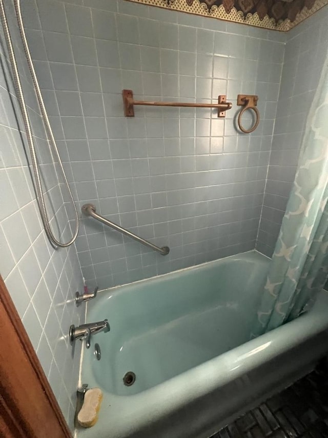 8723 S Hermitage Ave, Chicago, IL 60620 - full bath featuring shower / bath combo