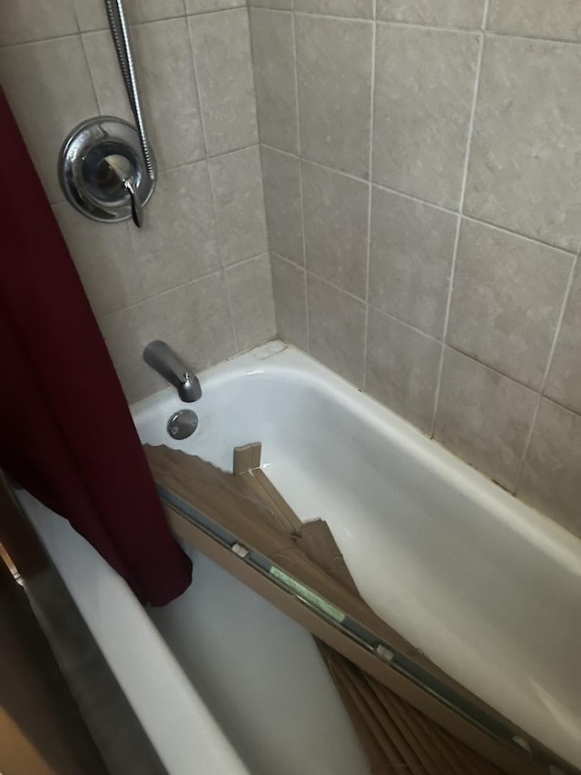 8723 S Hermitage Ave, Chicago, IL 60620 - bathroom featuring washtub / shower combination