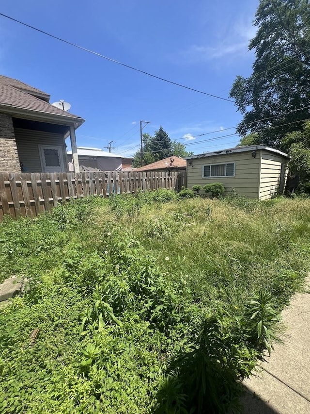 8723 S Hermitage Ave, Chicago, IL 60620 - view of yard featuring an outdoor structure