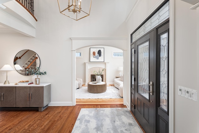 1046 Sylvan Cir, Naperville, IL 60540 - entryway featuring wood finished floors, arched walkways, a chandelier, and a high ceiling