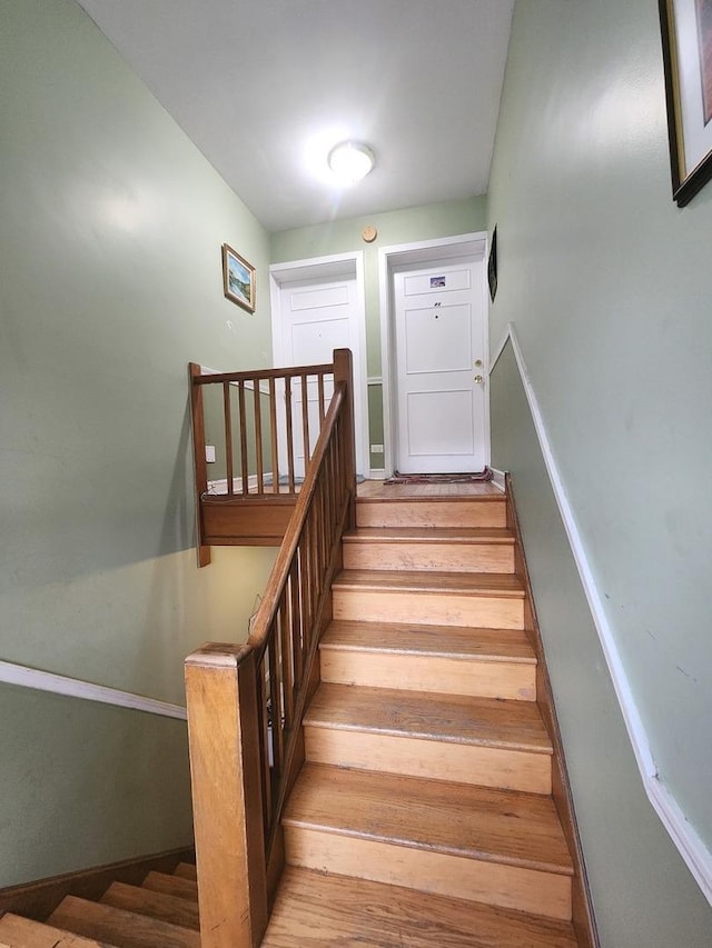 6539 N California Ave Unit 2S, Chicago, IL 60645 - stairway with wood finished floors and baseboards