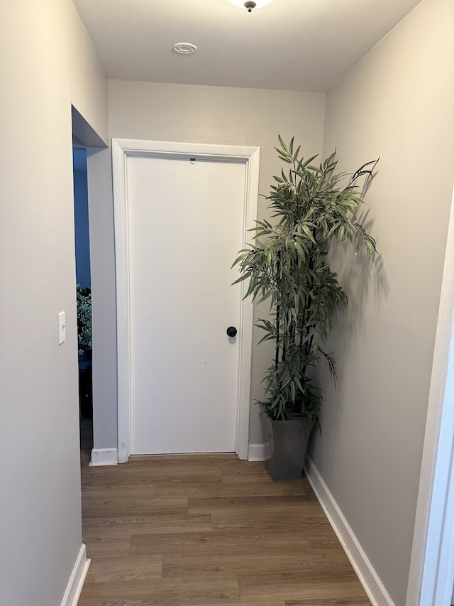 700 Cumberland St, Hoffman Estates, IL 60194 - corridor with wood finished floors