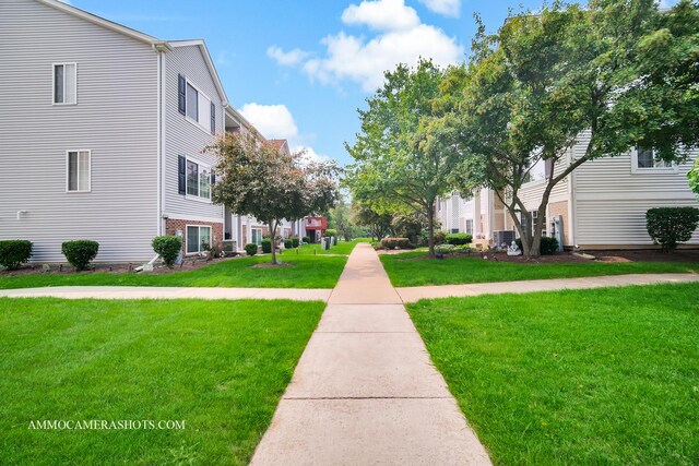 1405 Manning Ave, Montgomery, IL 60538 - view of community with a yard