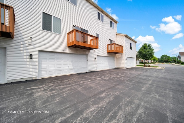 1405 Manning Ave, Montgomery, IL 60538 - rear view of property with a garage
