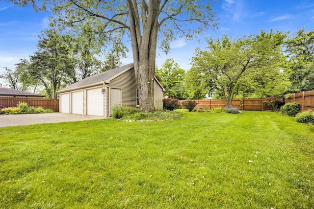 648 S Illinois Ave, Villa Park, IL 60181 - view of yard featuring a detached garage