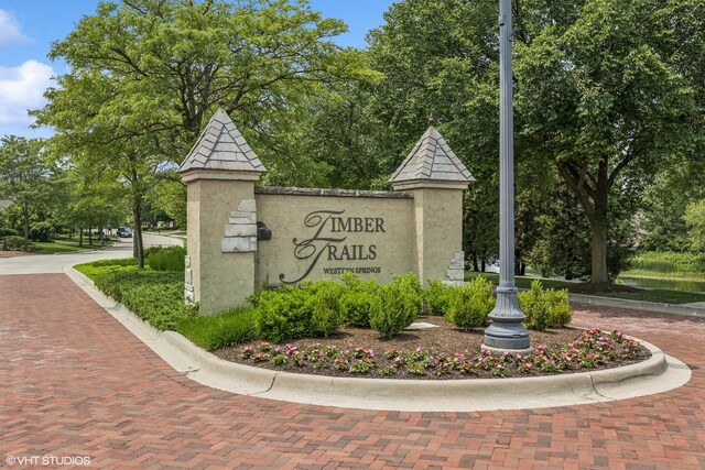 1012 Hickory Dr, Western Springs, IL 60558 - view of community sign
