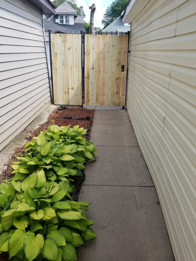 5006 W Crystal St, Chicago, IL 60651 - view of patio