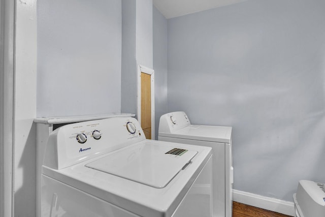 1027 N Harlem Ave, Oak Park, IL 60302 - laundry room featuring washing machine and dryer and baseboards