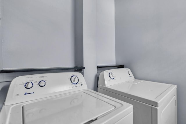 1027 N Harlem Ave, Oak Park, IL 60302 - washroom featuring independent washer and dryer