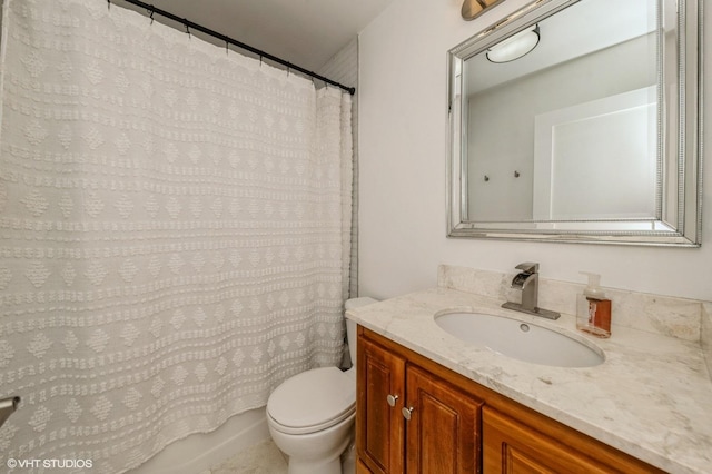 1719 N Halsted St Unit C, Chicago, IL 60614 - full bath with vanity and curtained shower