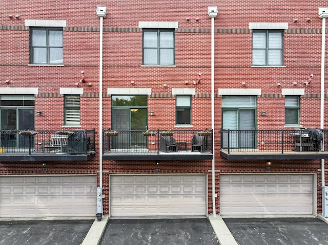 319 W Wood St Unit 18, Palatine, IL 60067 - back of property featuring brick siding, driveway, and a garage