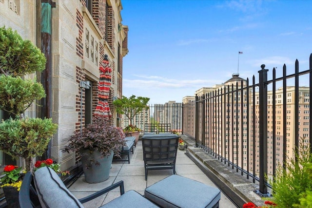 5510 N Sheridan Rd Unit 17A, Chicago, IL 60640 - view of patio / terrace