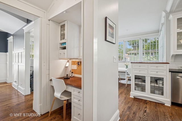 625 Park Ave, Wilmette, IL 60091 - hallway featuring dark wood-style flooring and an office area