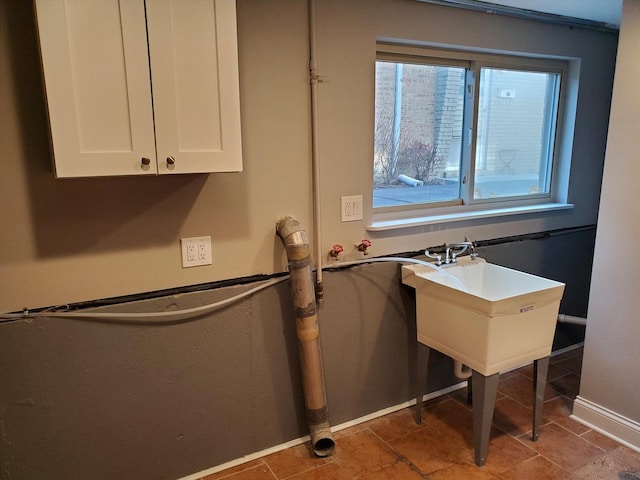 542 Laramie Ave, Wilmette, IL 60091 - washroom featuring baseboards