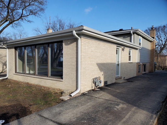 542 Laramie Ave, Wilmette, IL 60091 - view of side of property featuring a chimney and brick siding