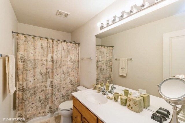 6 Marigold Ln, Algonquin, IL 60102 - bathroom featuring vanity and curtained shower