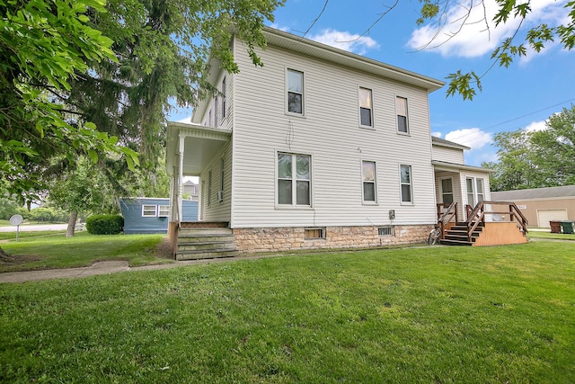 125 S Main St, Clifton, IL 60927 - rear view of property featuring a yard