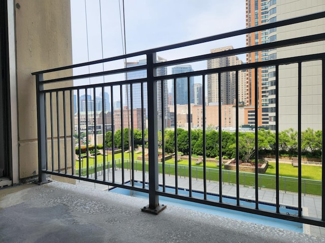 1250 S Michigan Ave Unit 703, Chicago, IL 60605 - balcony with view of pool and a city view