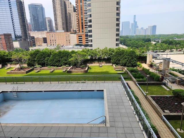 1250 S Michigan Ave Unit 703, Chicago, IL 60605 - community pool with a view of skyline