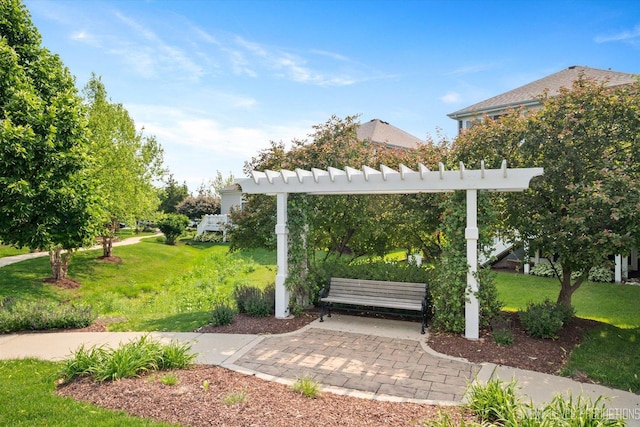 3S661 Breme Dr W, Warrenville, IL 60555 - view of green lawn with a patio