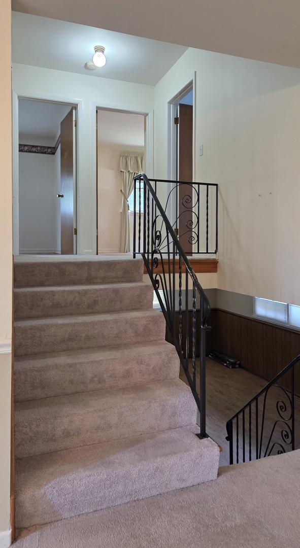549 E Lincoln St, Palatine, IL 60074 - view of staircase