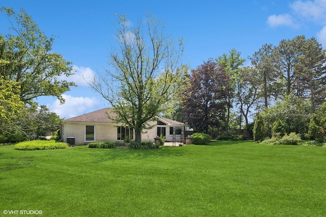1770 Overland Trl, Deerfield, IL 60015 - view of grassy yard
