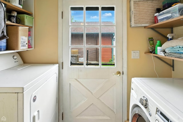 3504 Bobolink Ln, Rolling Meadows, IL 60008 - washroom featuring washing machine and clothes dryer