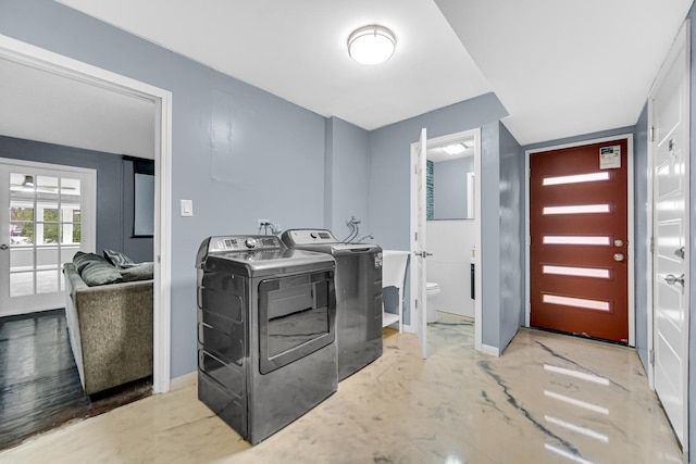 17804 Pebblewood Ln, Hazel Crest, IL 60429 - laundry area featuring independent washer and dryer and baseboards