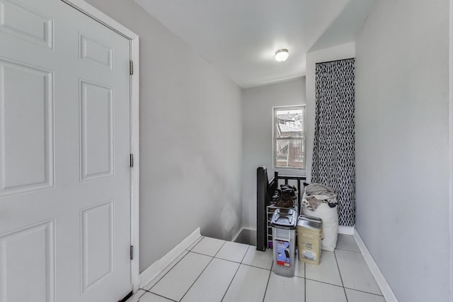 2150 W Coulter St, Chicago, IL 60608 - tiled office space with baseboards